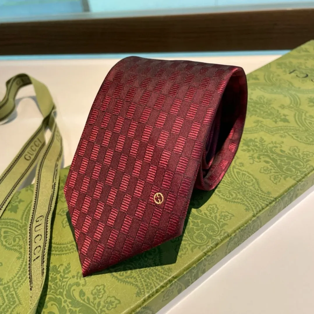 Gucci Geometric Pattern Silk Tie Red Gucci Geometric Pattern Silk Tie Red