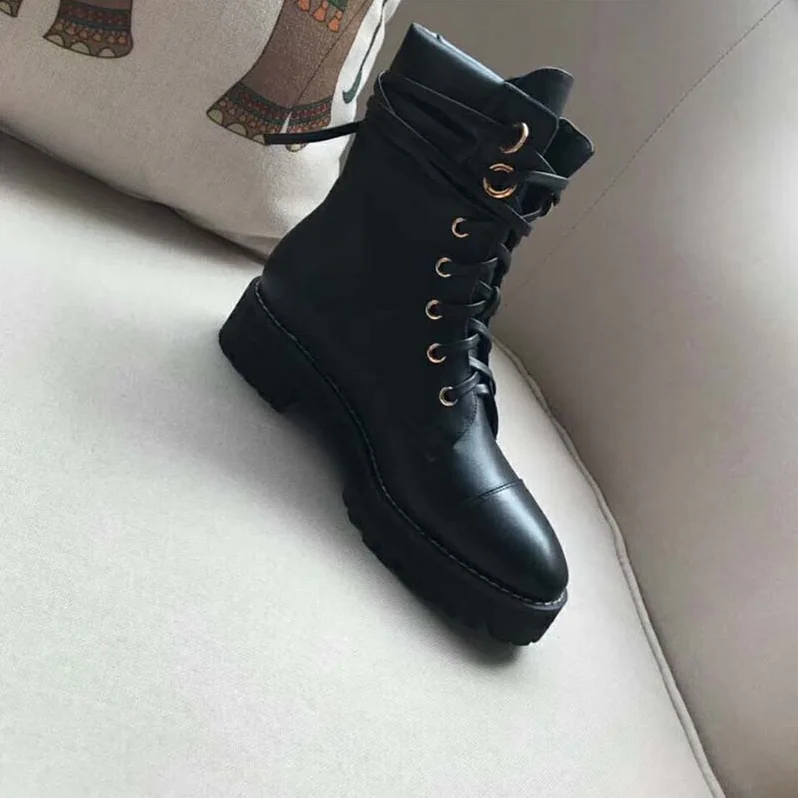 Stuart Weitzman Shoes The Strummer Boot 40mm Heel Hight for Women in Black