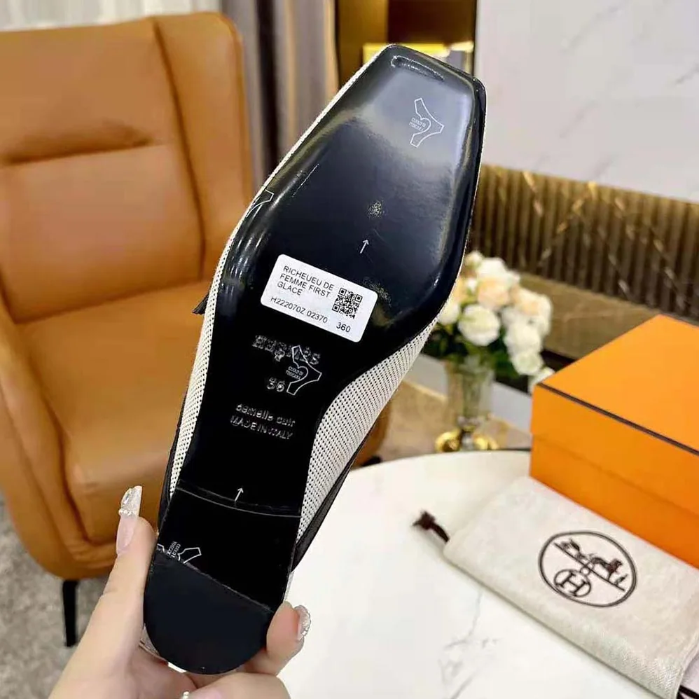 Hermes in H Canvas and Calfskin for Women in Black Hermes in H Canvas and Calfskin for Women in Black