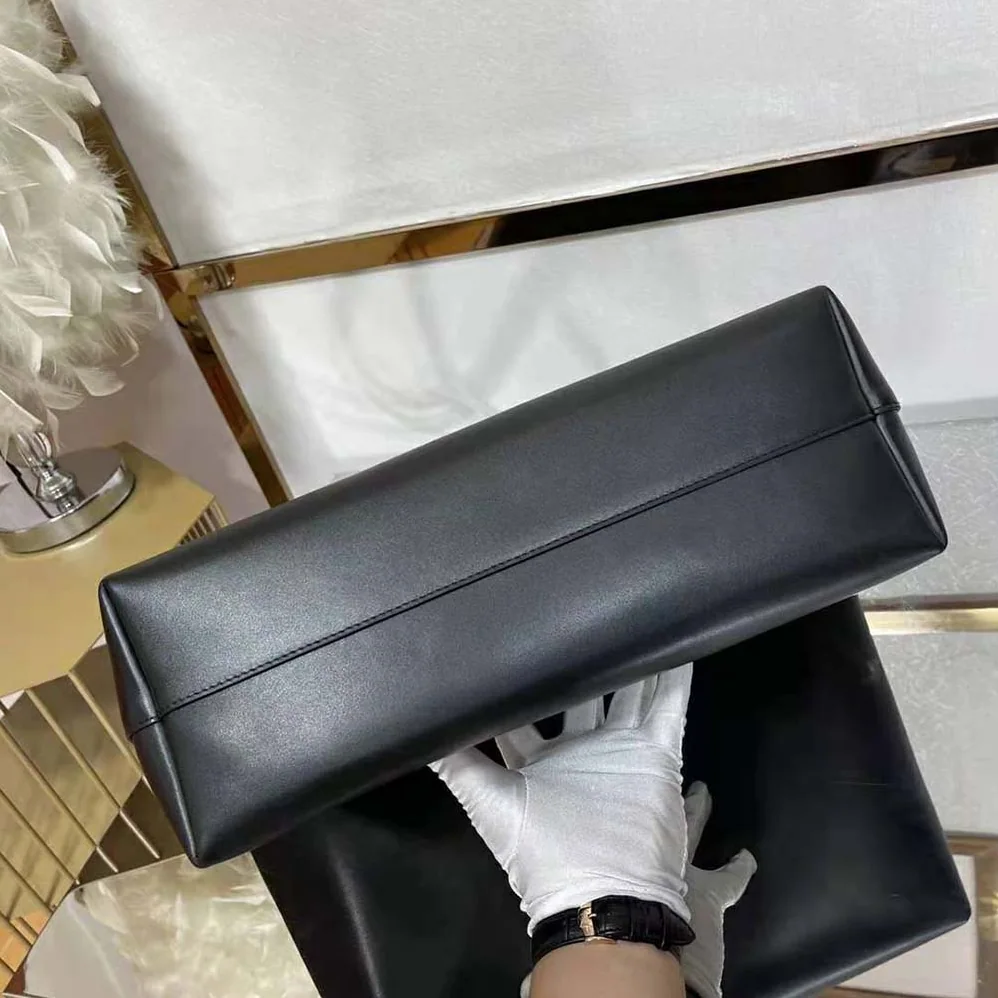 Saint Laurent YSL Shopping Bag Saint Laurent E for Women in W in Supple Leather Saint Laurent YSL Shopping Bag Saint Laurent E for Women in W in Supple Leather