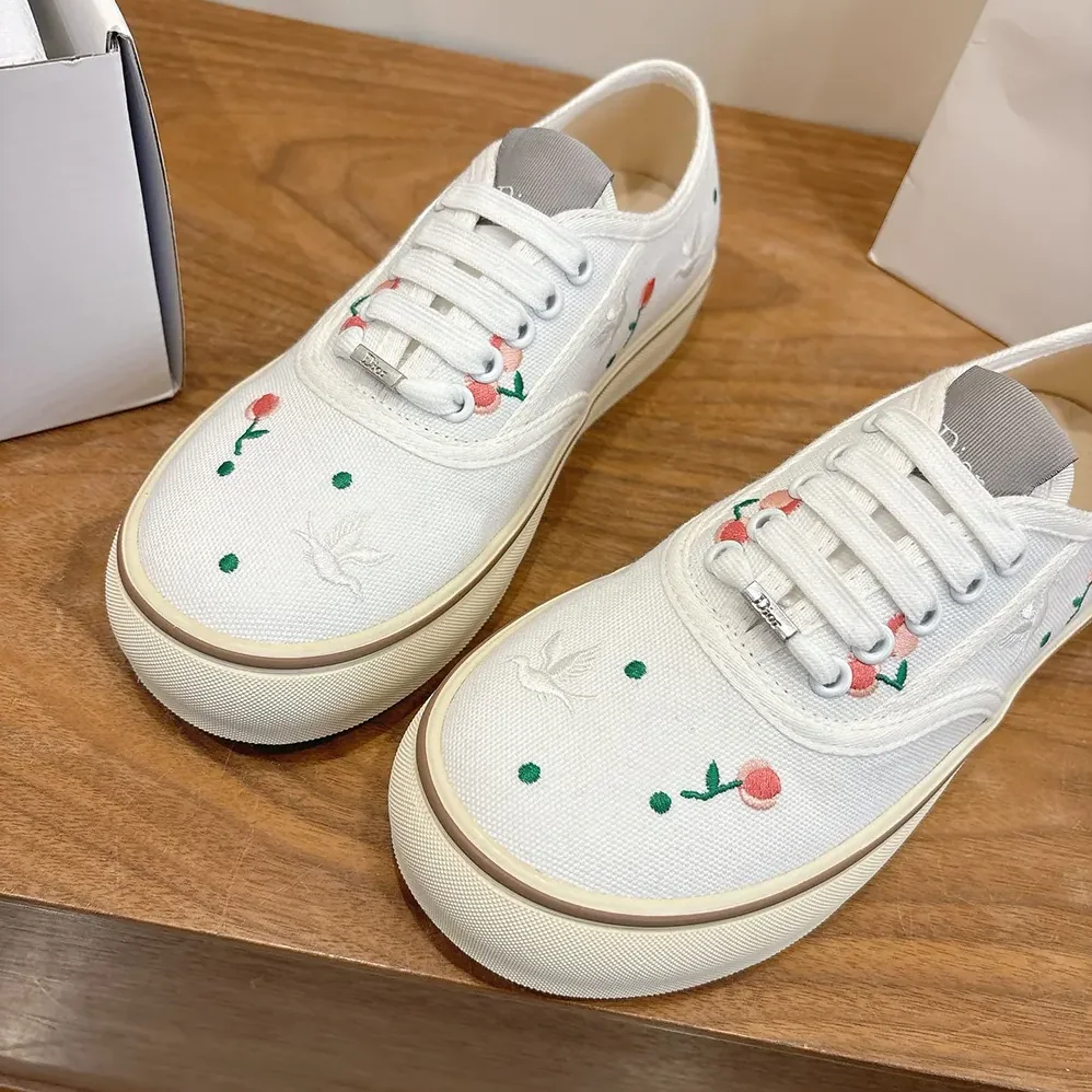 Dior Saltwind Sneaker White Cotton Embroidered with Multicolor Doves & Roses Motif for Unisex
