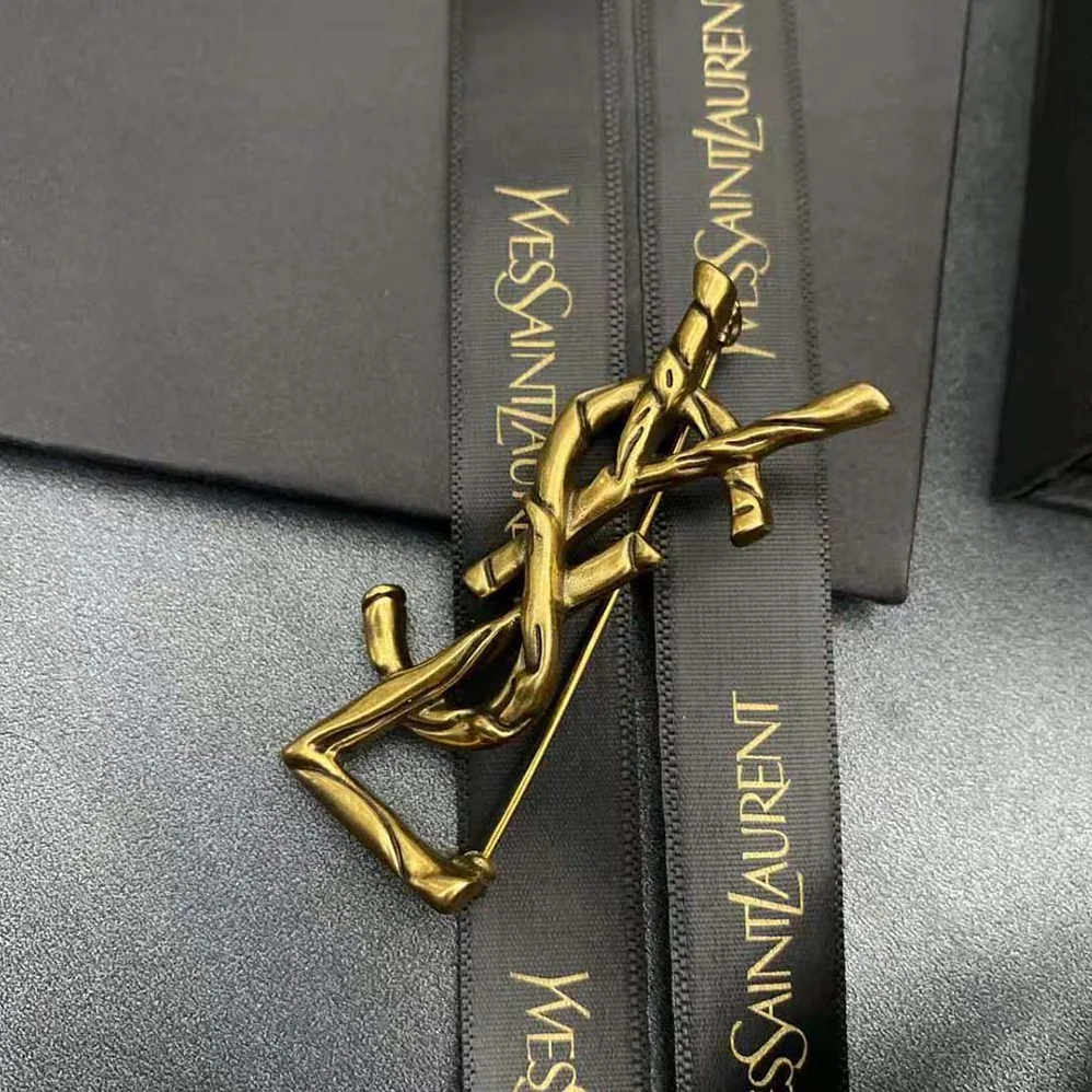 Saint Laurent YSL Opyum YSL Crocodile Brooch in Gold Brass for Women Saint Laurent YSL Opyum YSL Crocodile Brooch in Gold Brass for Women