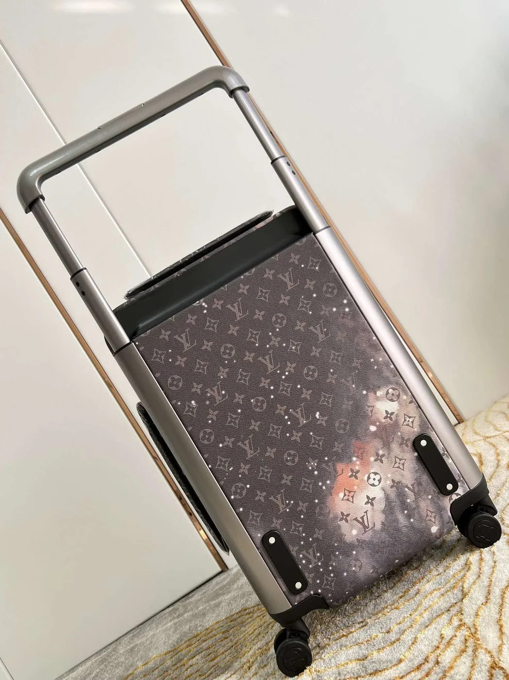 Louis Vuitton Monogram Horizon 55 Suitcase in Grey Silver Hardware Louis Vuitton Monogram Horizon 55 Suitcase in Grey Silver Hardware