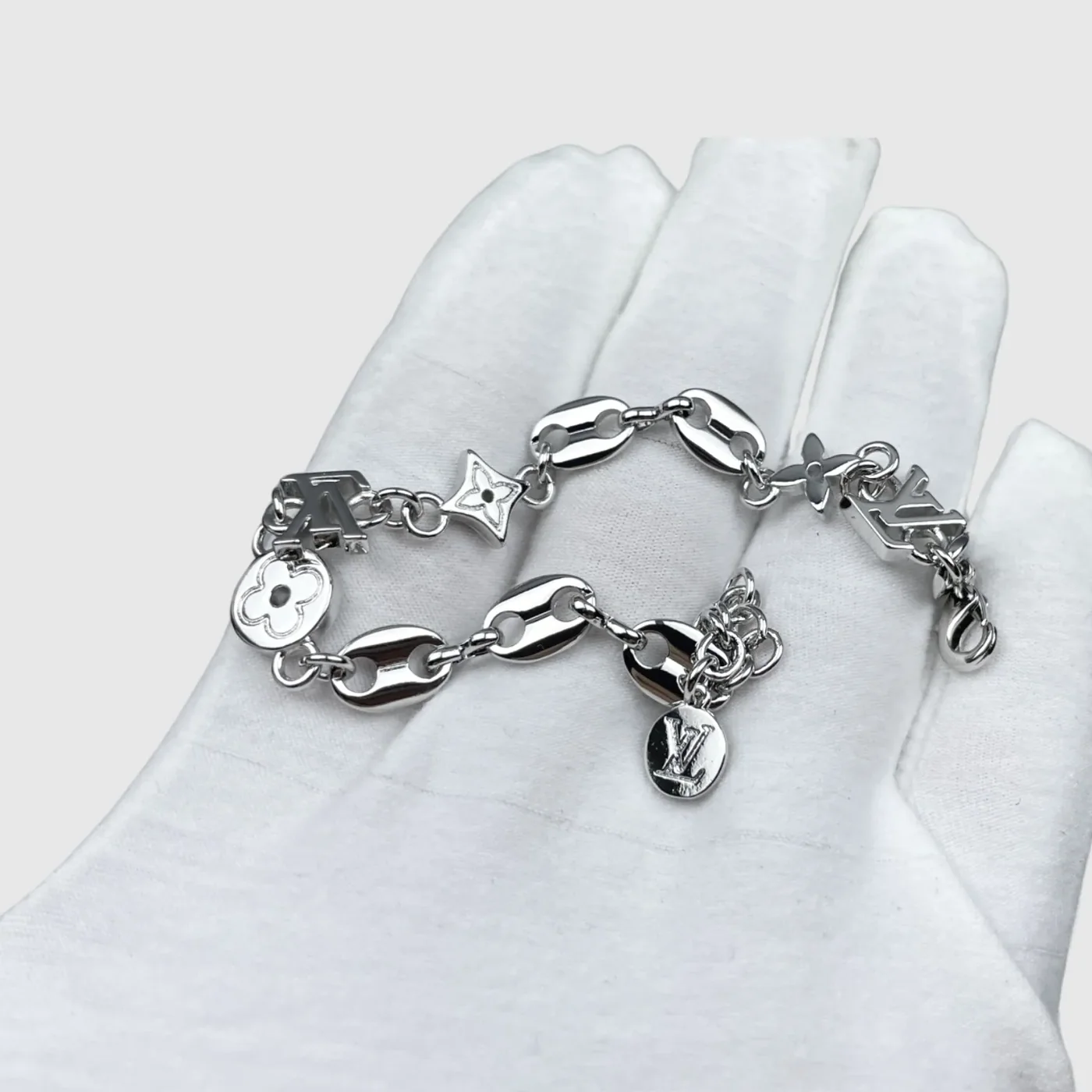 Louis Vuitton Sailor Necklace Silver in Toned