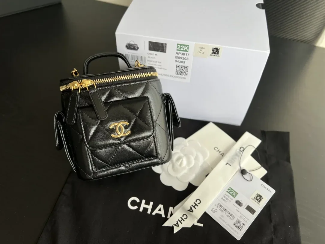 Chanel CC Vanity With Chain Bag Black / Chanel CC Vanity With Chain Bag Black /