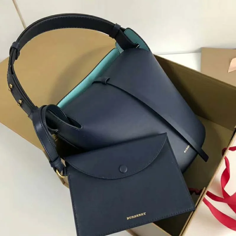 Burberry The Large Leather Bucket Bag for Women in Navy Burberry The Large Leather Bucket Bag for Women in Navy