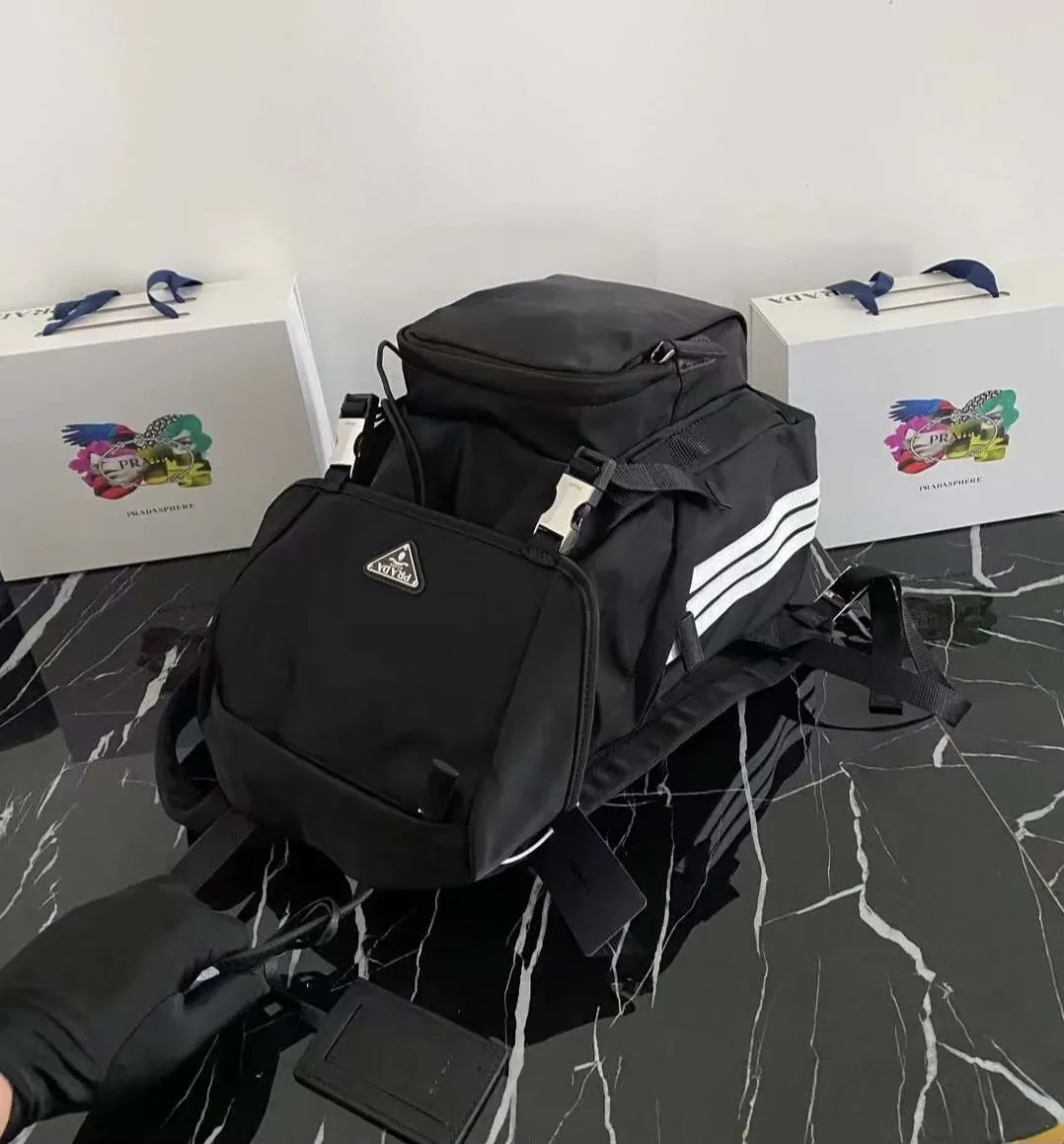 Prada Re-Nylon And Saffiano Backpack Black / 2VZ135_2DMG_F0002_V_HOL Prada Re-Nylon And Saffiano Backpack Black / 2VZ135_2DMG_F0002_V_HOL