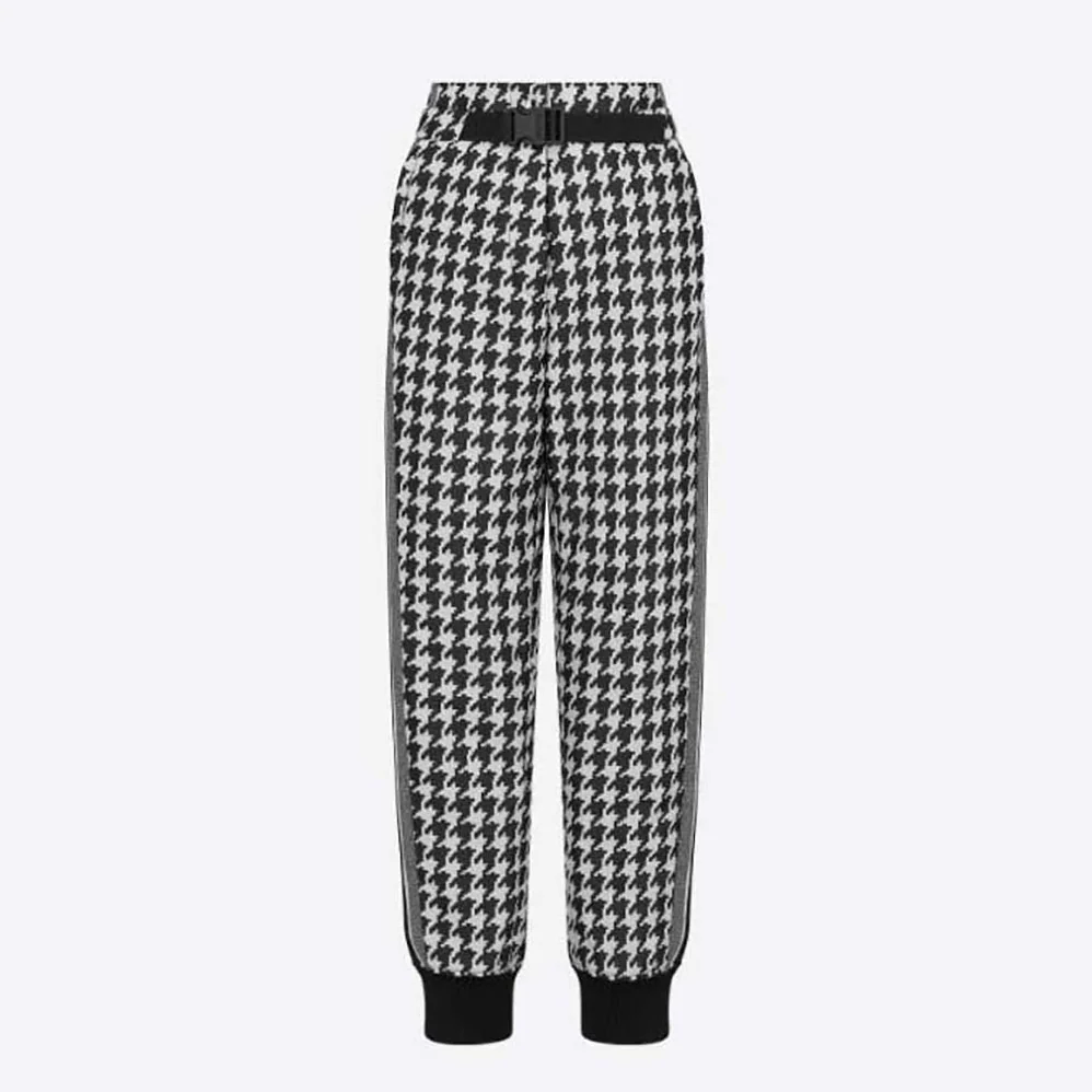 Dior DiorAlps Capsule Black and White Houndstooth Quilted Technical Fabric for Women Dior DiorAlps Capsule Black and White Houndstooth Quilted Technical Fabric for Women
