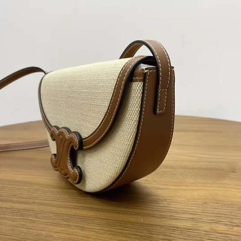 Celine Besace Cuir Triomphe in Triomphe Tanvas and Talfskin for Women in Beige Celine Besace Cuir Triomphe in Triomphe Tanvas and Talfskin for Women in Beige