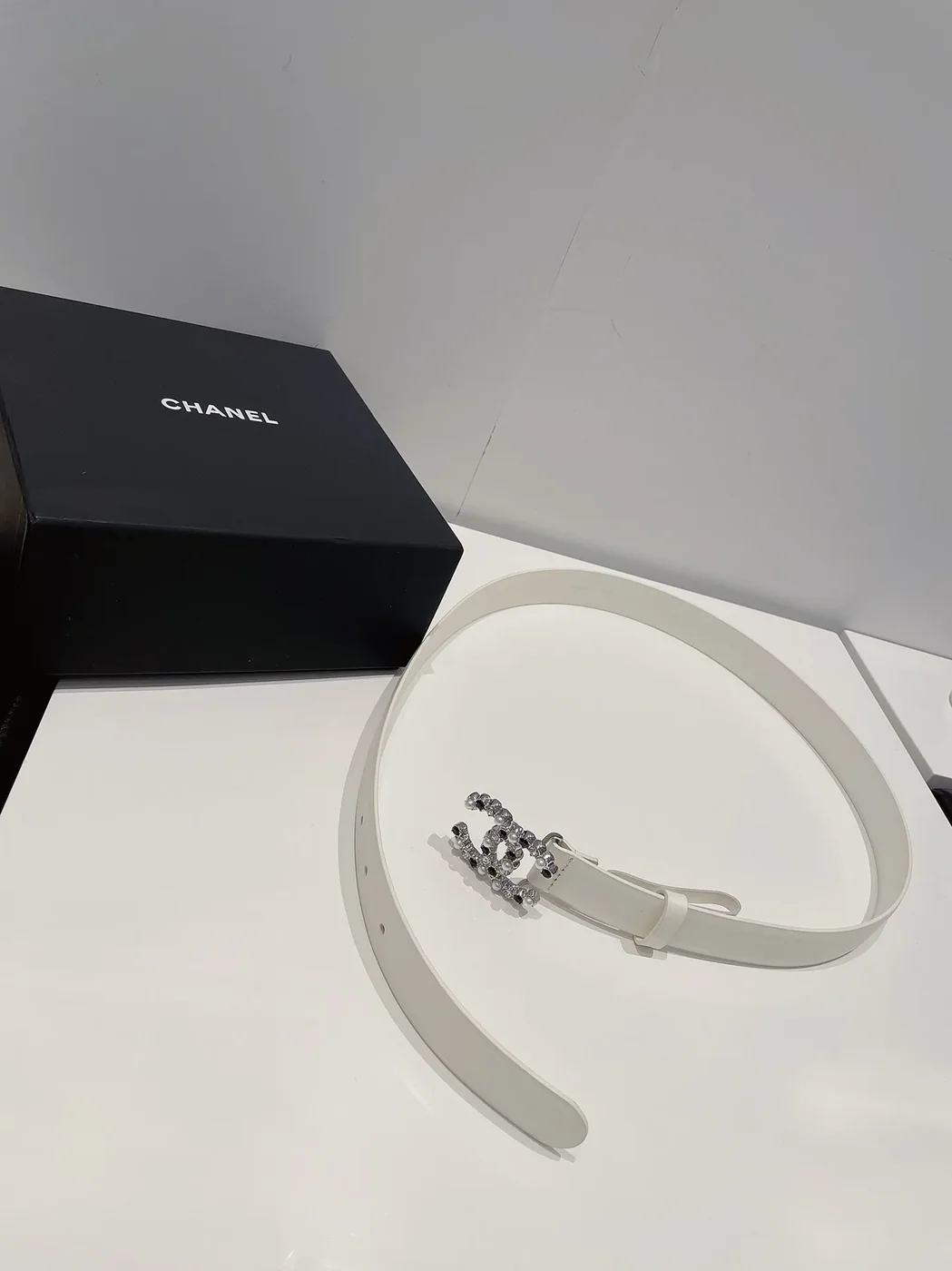 Chanel Two Color Pearl Interlocking C Buckle Belt White Chanel Two Color Pearl Interlocking C Buckle Belt White