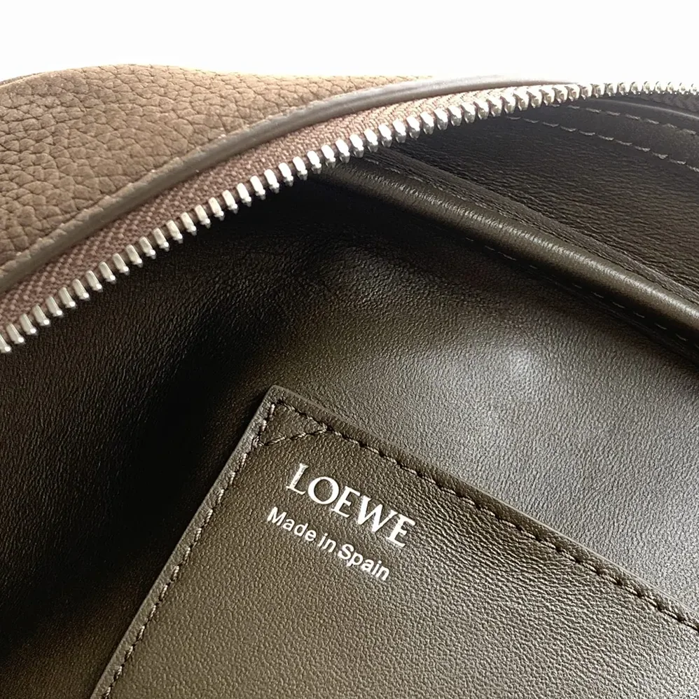 Loewe Amazona 31 Cropped Bag in Grained Nubuck for Unisex Loewe Amazona 31 Cropped Bag in Grained Nubuck for Unisex