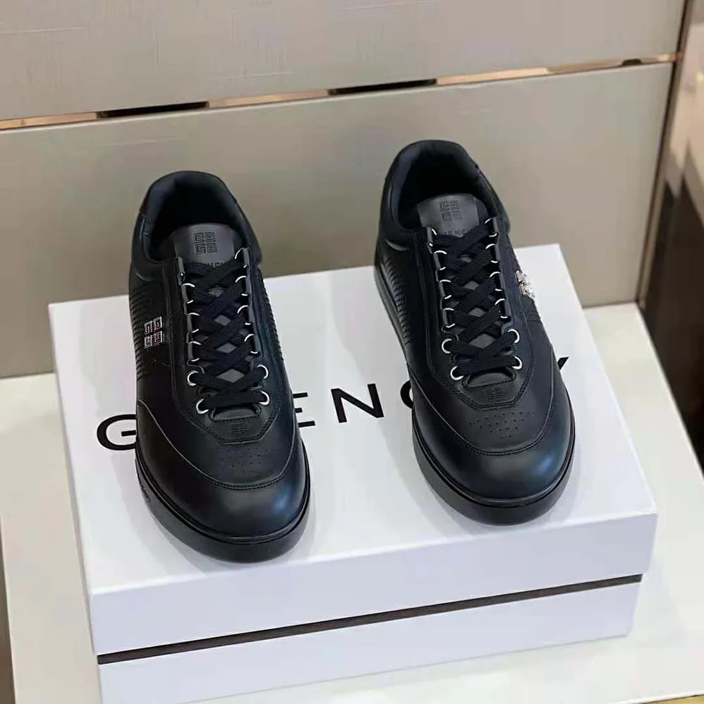 Givenchy G4 Sneakers in Leather for Men in Black