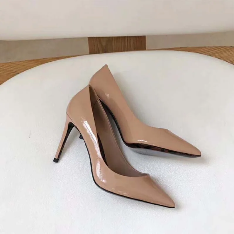 Dolce Gabbana D&G Shoes Patent Leather Pump with Leopard Sole 80mm Heel Hight for Women in Sandy Dolce Gabbana D&G Shoes Patent Leather Pump with Leopard Sole 80mm Heel Hight for Women in Sandy