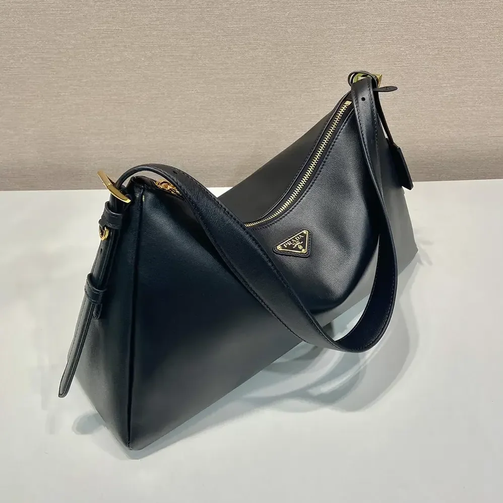 Prada Aimée Large Leather Shoulder Bag for Women in Black Prada Aimée Large Leather Shoulder Bag for Women in Black