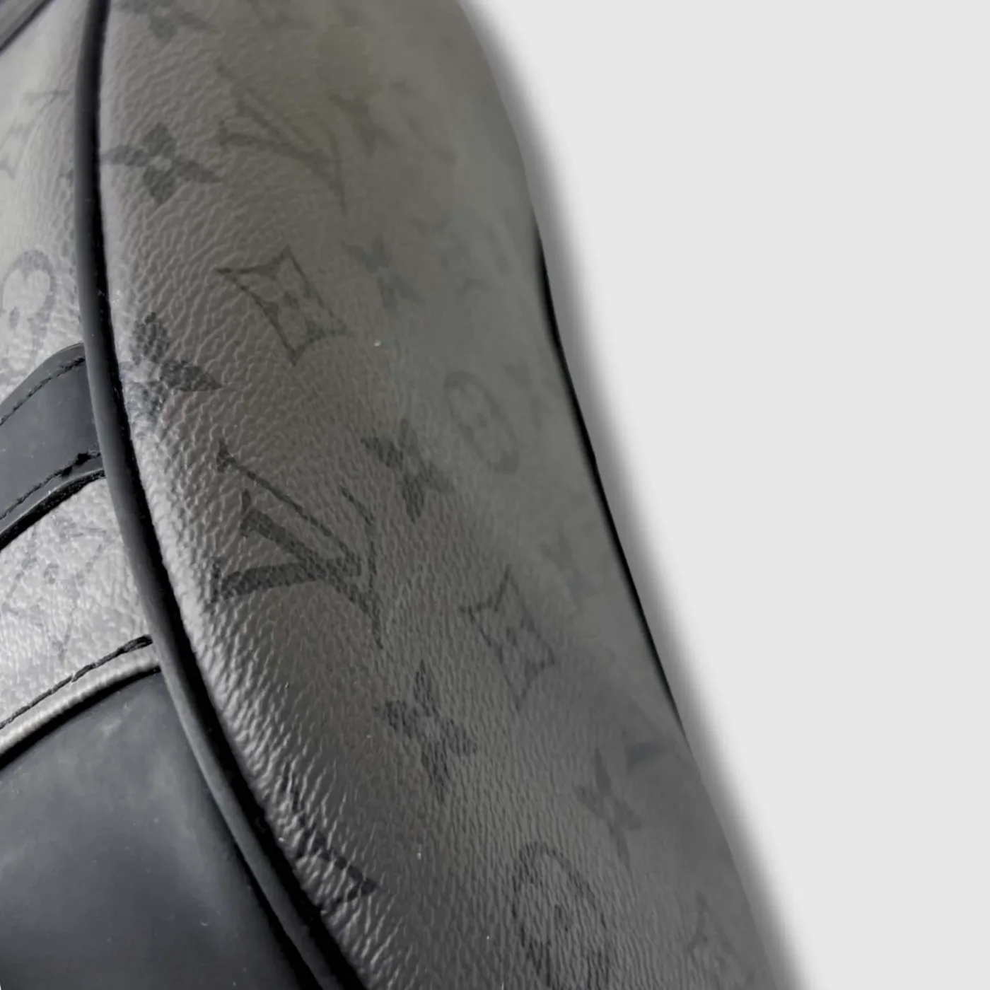 Louis Vuitton Christopher MM Monogram Eclipse Black / Louis Vuitton Christopher MM Monogram Eclipse Black /