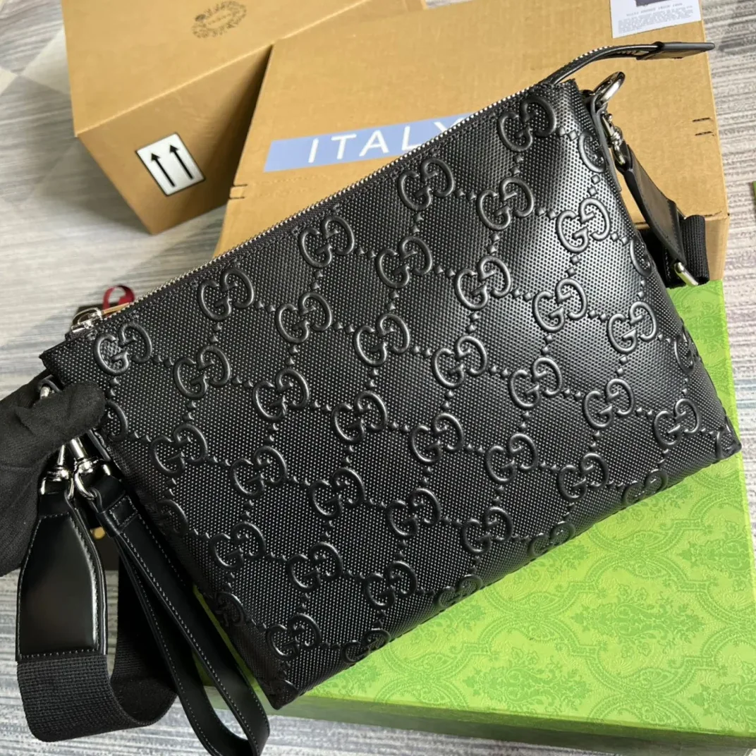 Gucci GG Embossed Medium Messenger Bag Black GG Embossed / Gucci GG Embossed Medium Messenger Bag Black GG Embossed /