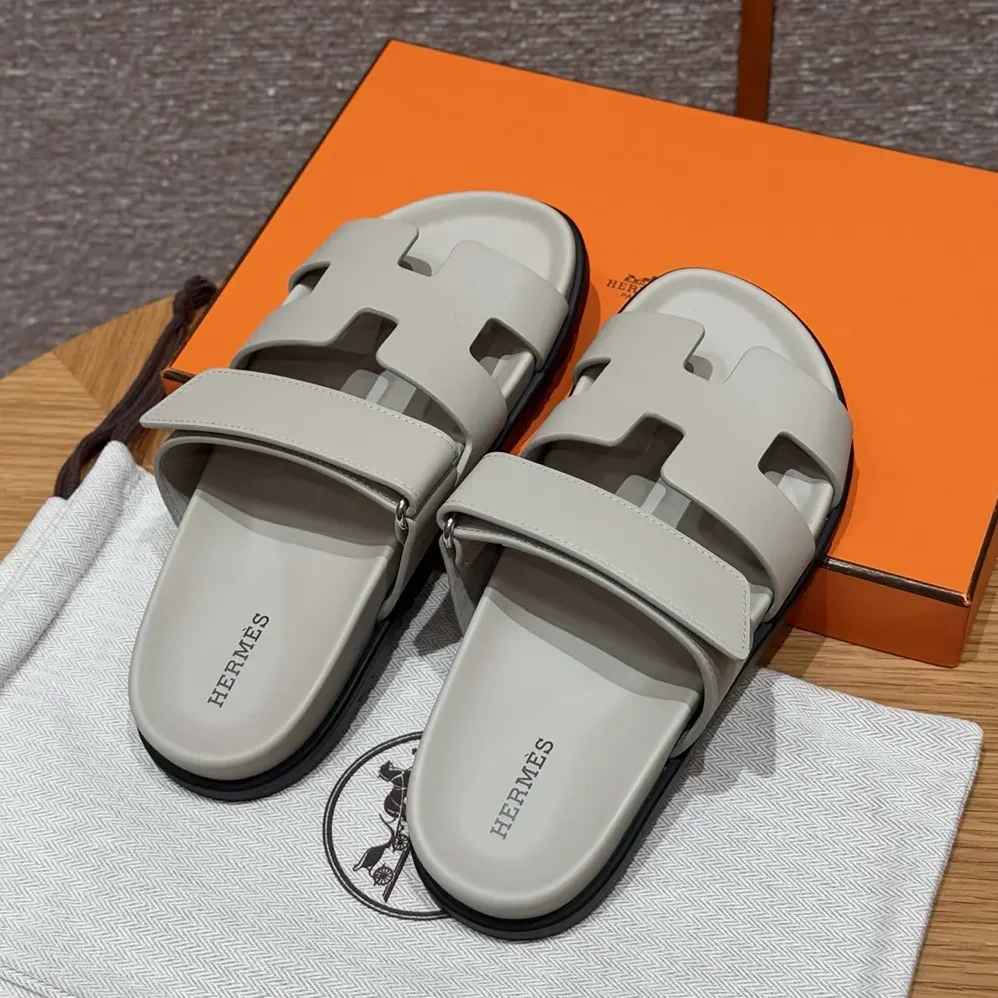 Hermes Chypre Sandal for Unisex in Beige Nomade Hermes Chypre Sandal for Unisex in Beige Nomade