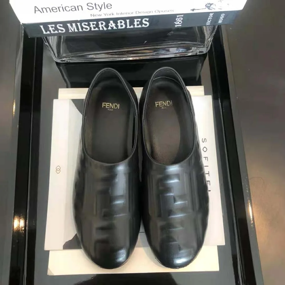 Fendi Signature Black Nappa Leather Slippers for Unisex Fendi Signature Black Nappa Leather Slippers for Unisex
